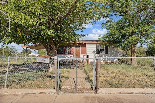 view of front facade with a front lawn