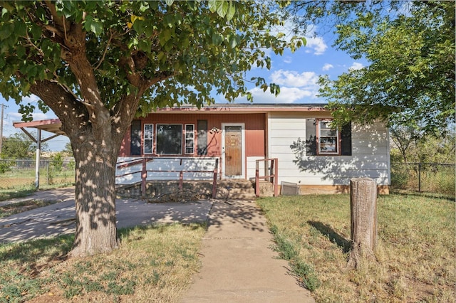 ranch-style home featuring a front yard