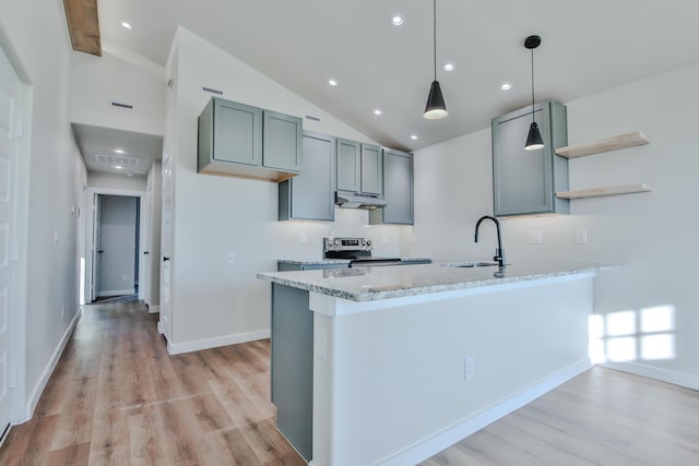 kitchen featuring stainless steel electric range oven, a sink, under cabinet range hood, light wood finished floors, and a peninsula