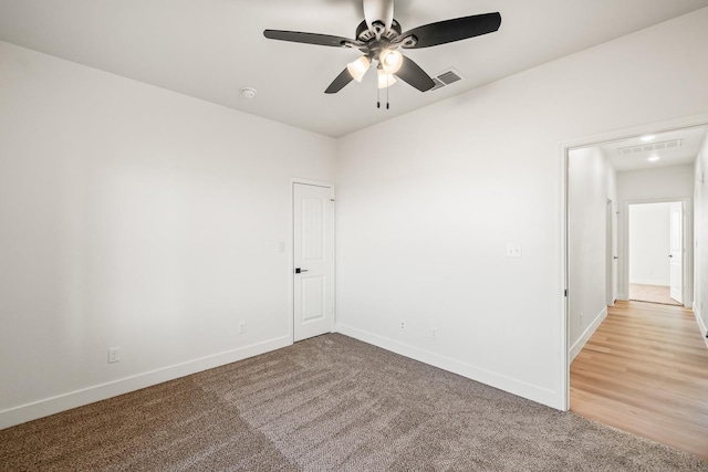 carpeted empty room featuring ceiling fan