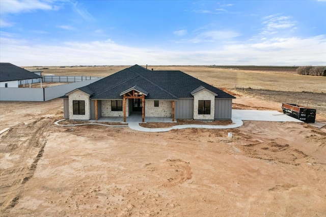 view of front of home featuring a rural view