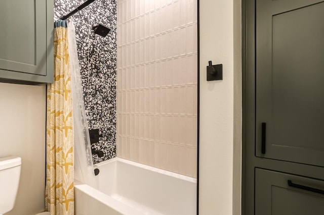 bathroom featuring shower / tub combo with curtain and toilet