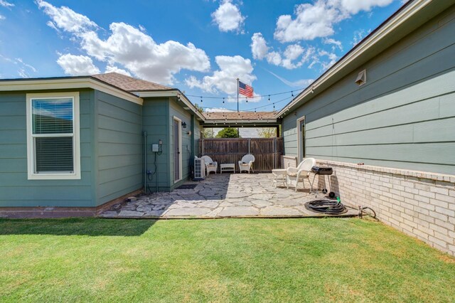 view of yard featuring a patio area