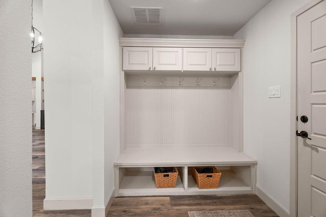 mudroom with visible vents, baseboards, and wood finished floors