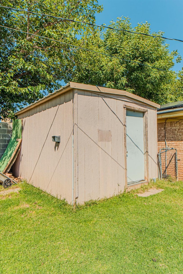 view of outbuilding with a yard