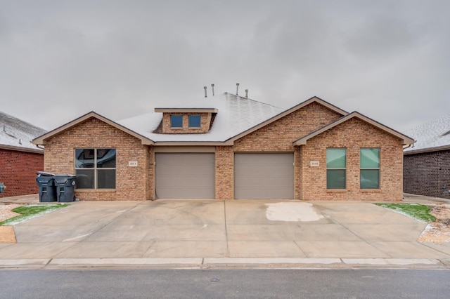 view of front facade with a garage