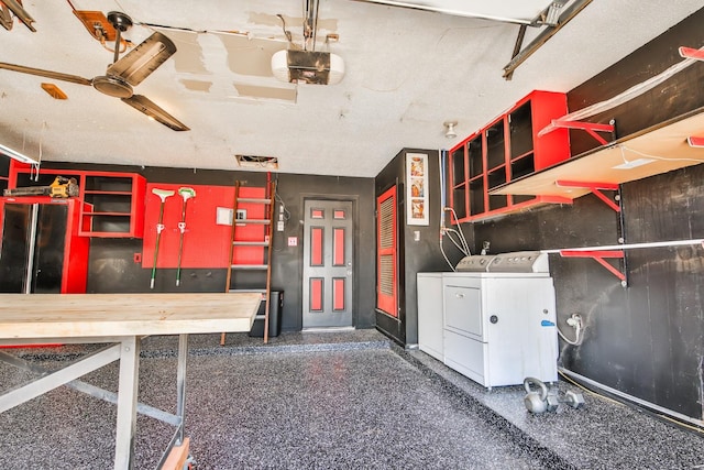 miscellaneous room with washing machine and dryer