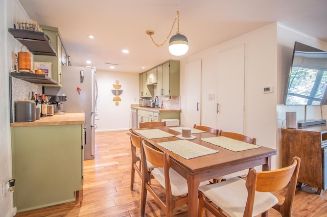 dining area featuring sink and light wood-type flooring