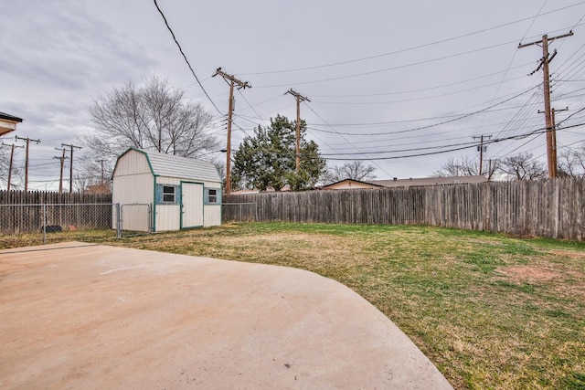 view of yard featuring a shed and a patio area