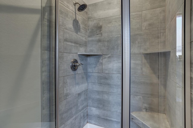 bathroom featuring tiled shower