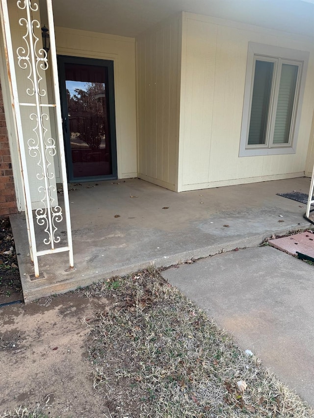 entrance to property featuring a patio