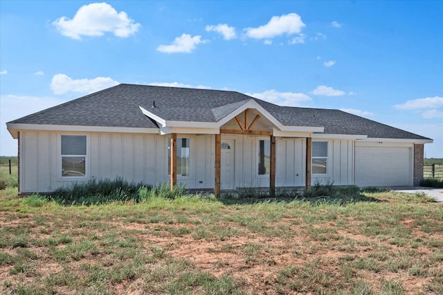 view of front of house featuring a garage and a front yard