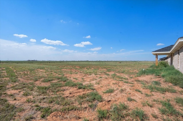 view of yard featuring a rural view