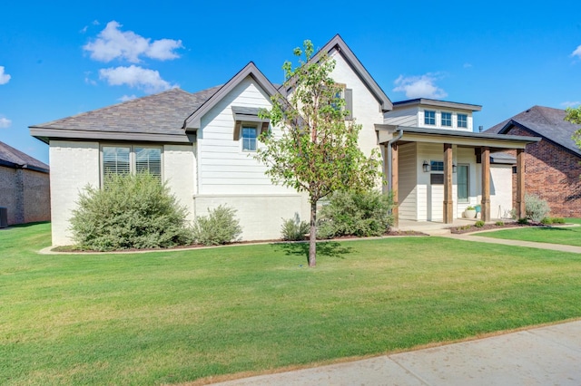 view of front of property featuring a front lawn and a porch