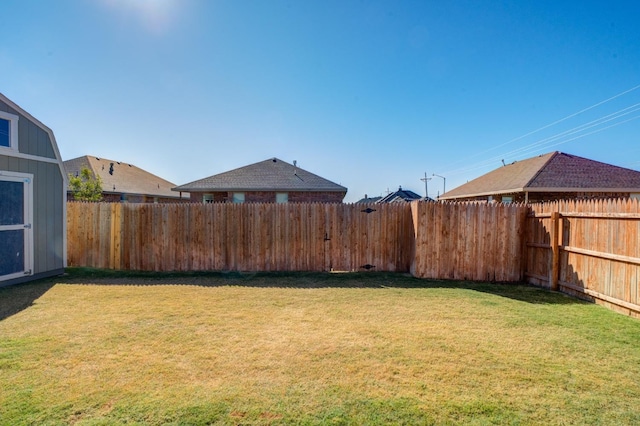 view of yard featuring a storage unit