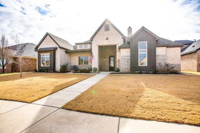 view of front of house with a front lawn