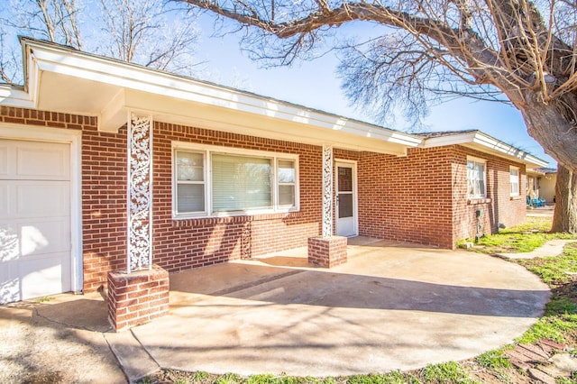 single story home featuring a garage