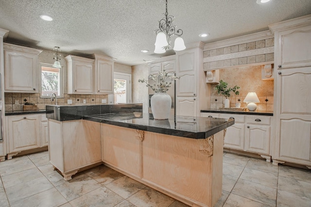 kitchen featuring hanging light fixtures, tasteful backsplash, a center island, and a textured ceiling