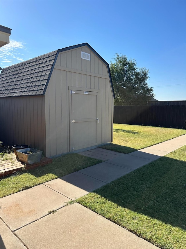 view of outdoor structure featuring a yard