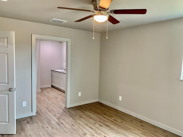 spare room featuring sink, light hardwood / wood-style flooring, and ceiling fan