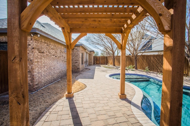 view of pool featuring a fenced in pool, a patio area, a pergola, a fenced backyard, and a jacuzzi