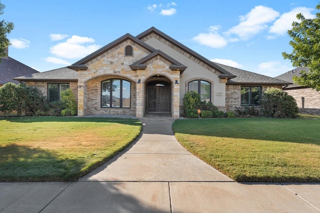 view of front of house with a front lawn