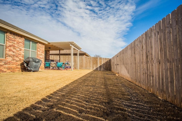 view of yard featuring a pergola