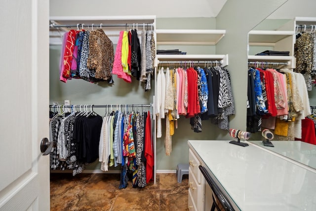 view of spacious closet