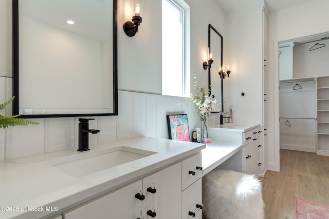 4029 136th St, Lubbock, TX 79423 - full bath featuring wood finished floors, vanity, a spacious closet, and recessed lighting