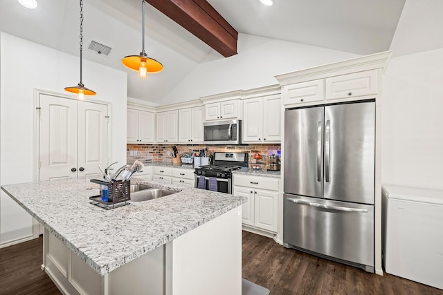 kitchen featuring stainless steel appliances, a sink, dark wood finished floors, backsplash, and pendant lighting