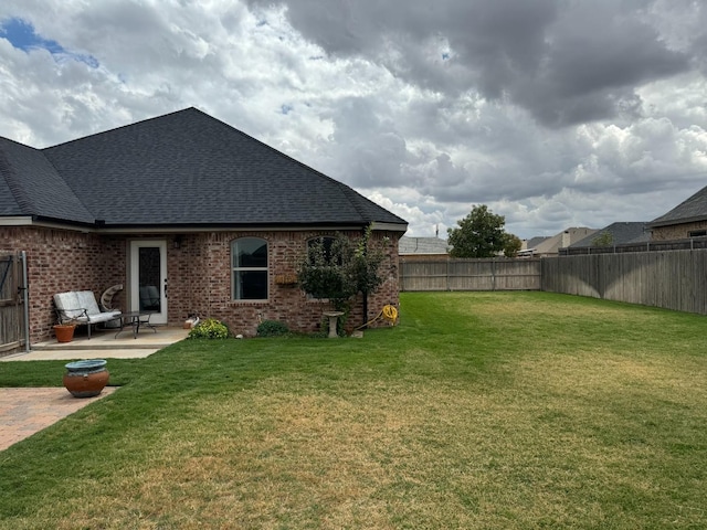 view of yard featuring a patio