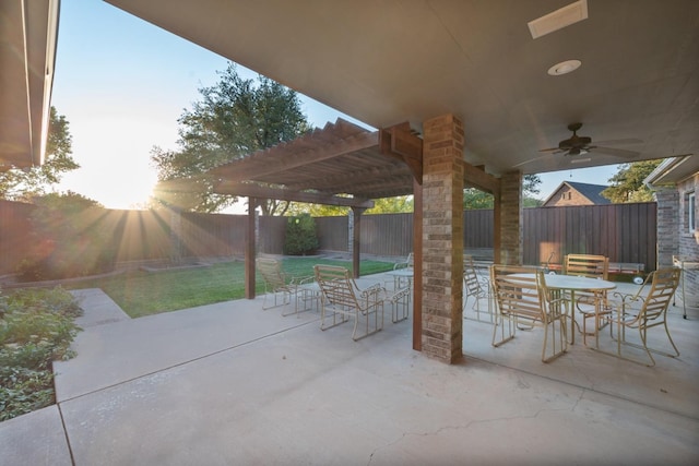 view of patio featuring a pergola and ceiling fan