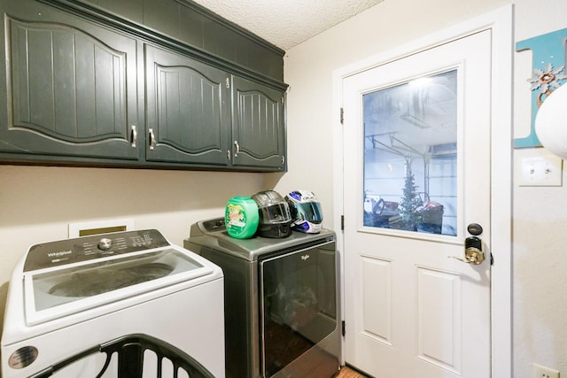 laundry area featuring cabinets, independent washer and dryer, and a textured ceiling