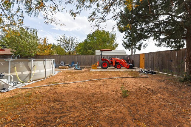 view of yard featuring a fenced in pool