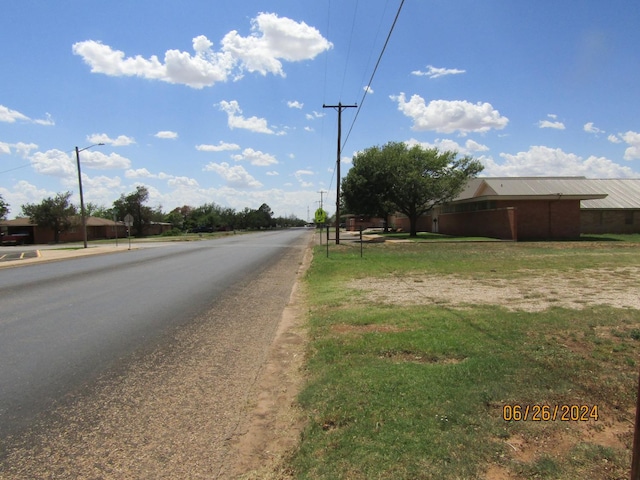 Listing photo 3 for 503 Cactus Dr, Levelland TX 79336