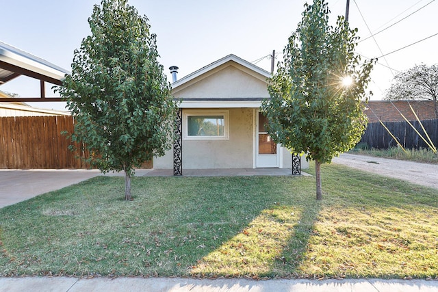 view of front of house featuring a front yard