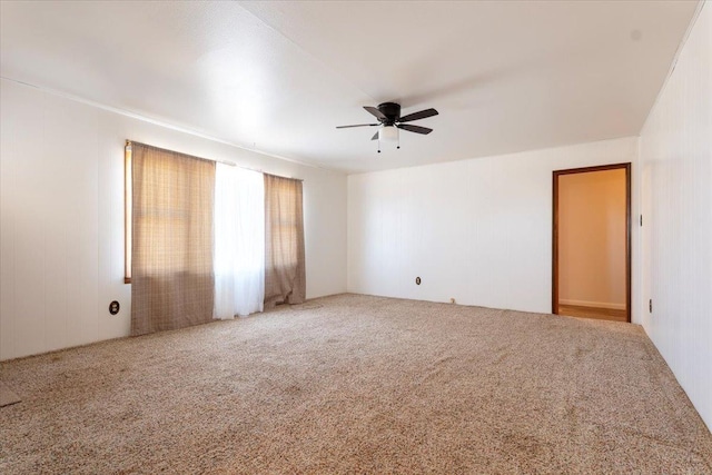 carpeted empty room featuring ceiling fan