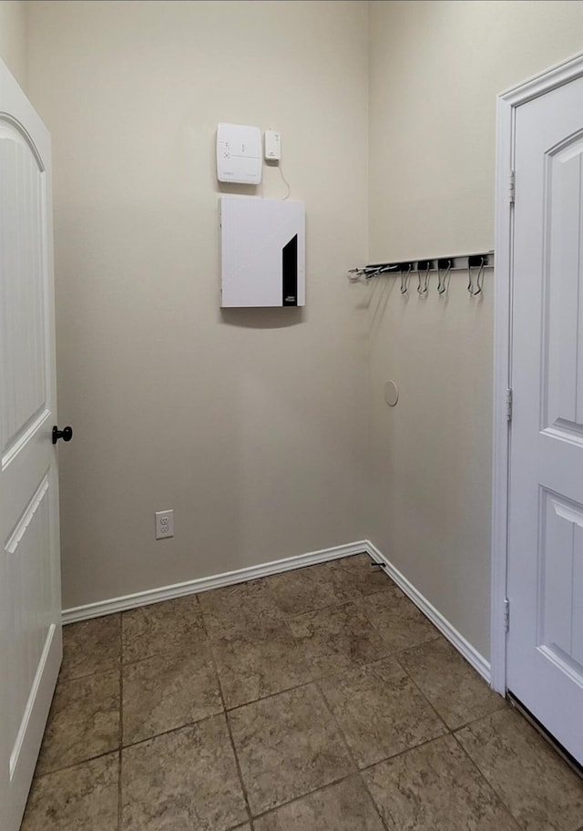 washroom with baseboards