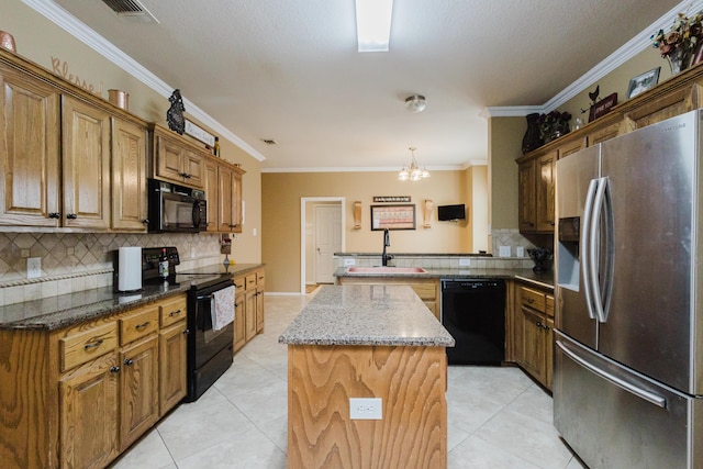 4906 Grinnell St, Lubbock, TX 79416 - kitchen featuring black appliances, a sink, a peninsula, tasteful backsplash, and crown molding