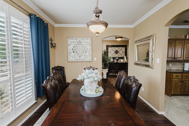 4906 Grinnell St, Lubbock, TX 79416 - dining area featuring arched walkways, ornamental molding, plenty of natural light, light wood-style flooring, and baseboards