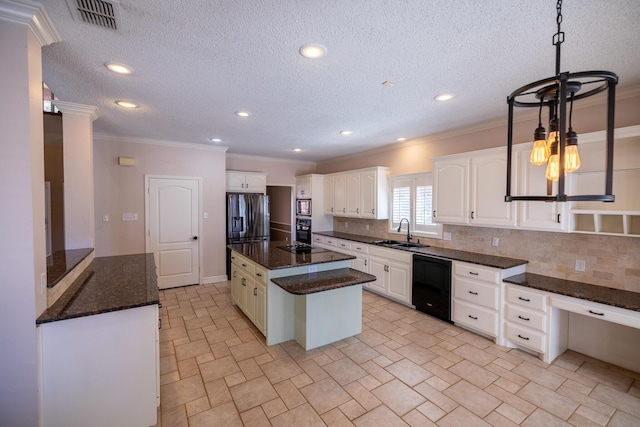 544 S US Highway 87, Wilson, TX 79381 - kitchen featuring a sink, tasteful backsplash, visible vents, ornamental molding, and black appliances