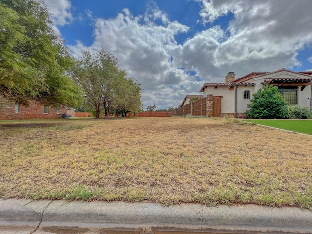 Listing photo 2 for 5227 21st St, Lubbock TX 79407