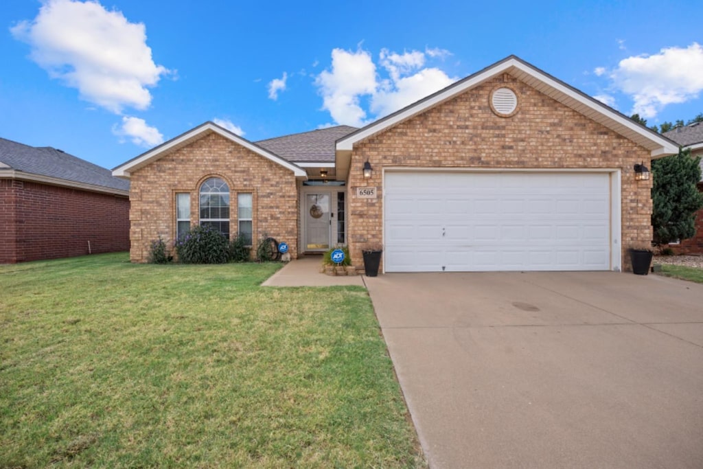 view of front facade featuring a garage and a front lawn