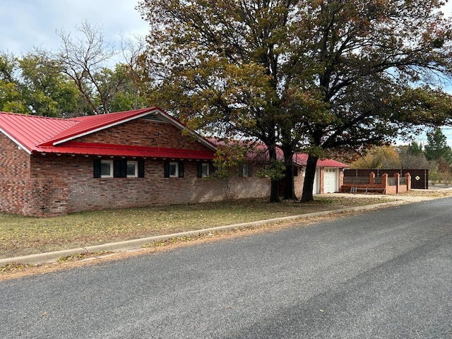 view of front facade with a garage