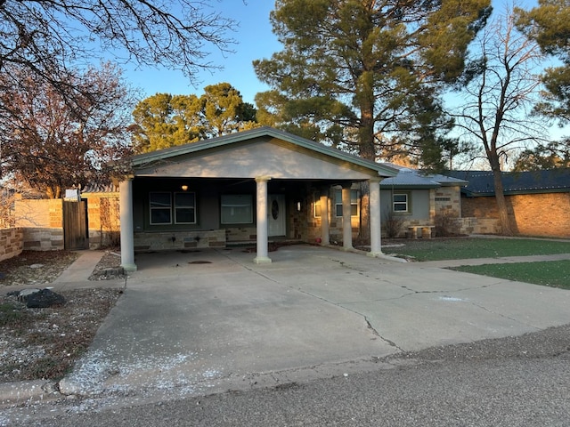 604 17th St, Seagraves, TX 79359 - view of front of home with a carport