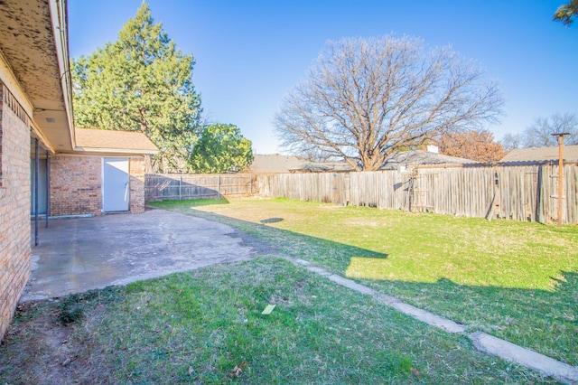 view of yard with a patio area