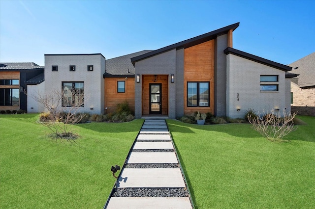 view of front of house with a front lawn