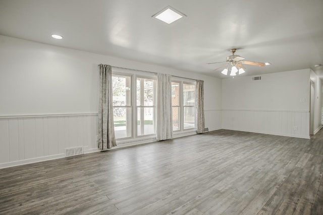 unfurnished room with dark wood-type flooring and ceiling fan