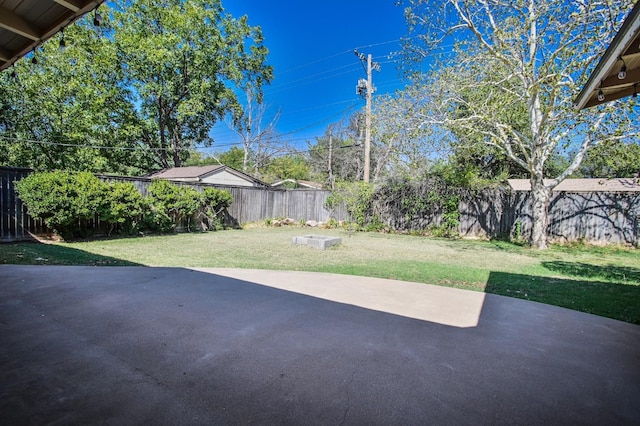 view of yard featuring a patio