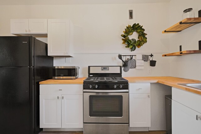 bathroom with stacked washer and clothes dryer, shower / bathtub combination with curtain, and toilet